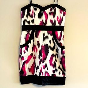 Strapless pink leopard dress with pockets